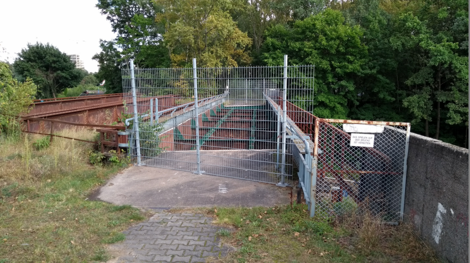 gesperrte Vereinshausbrücke